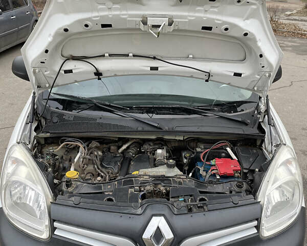 Белый Рено Кенгу, объемом двигателя 1.46 л и пробегом 145 тыс. км за 5999 $, фото 6 на Automoto.ua