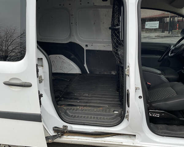 Белый Рено Кенгу, объемом двигателя 1.46 л и пробегом 145 тыс. км за 5999 $, фото 8 на Automoto.ua
