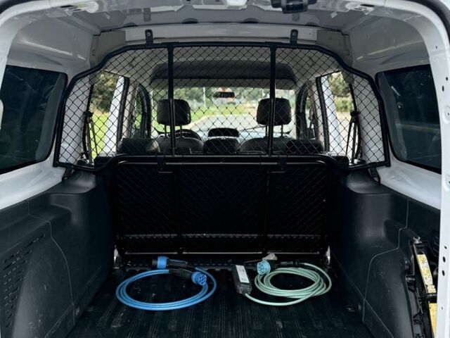 Рено Кенгу 2014 в Ирпене на Automoto.ua Белый Рено Кенгу, объемом двигателя 0 л и пробегом 110 тыс. км за 10500 $, фото 10 на Automoto.ua