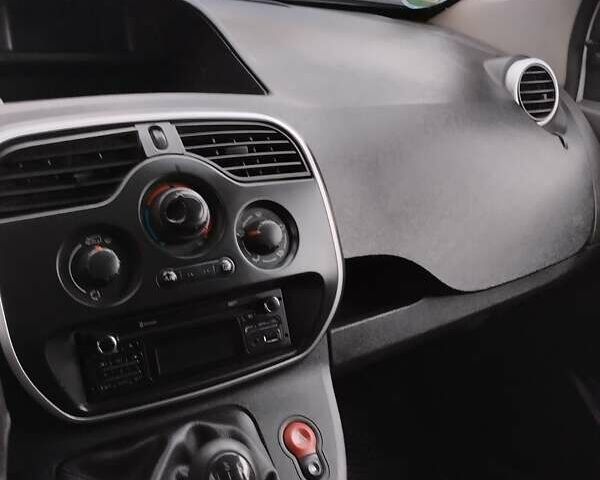 Белый Рено Кенгу, объемом двигателя 1.46 л и пробегом 190 тыс. км за 7900 $, фото 1 на Automoto.ua