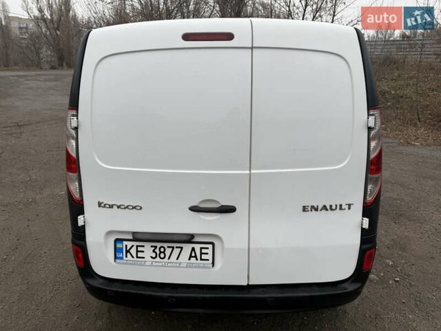 Белый Рено Кенгу, объемом двигателя 1.5 л и пробегом 269 тыс. км за 7800 $, фото 5 на Automoto.ua