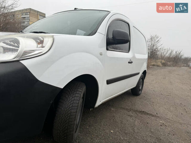 Белый Рено Кенгу, объемом двигателя 1.5 л и пробегом 269 тыс. км за 7800 $, фото 14 на Automoto.ua