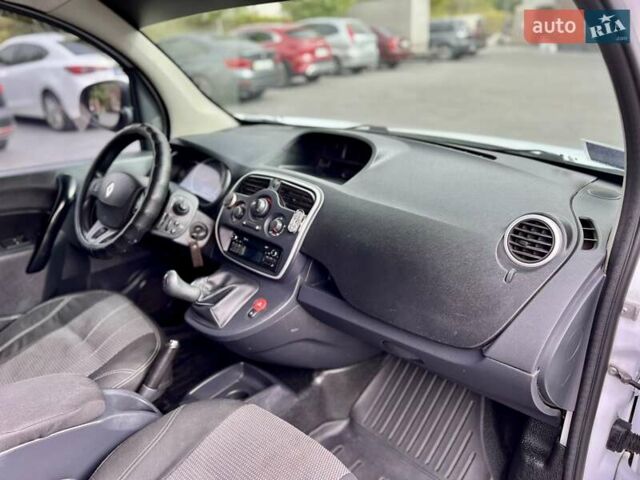 Белый Рено Кенгу, объемом двигателя 1.46 л и пробегом 234 тыс. км за 7000 $, фото 11 на Automoto.ua