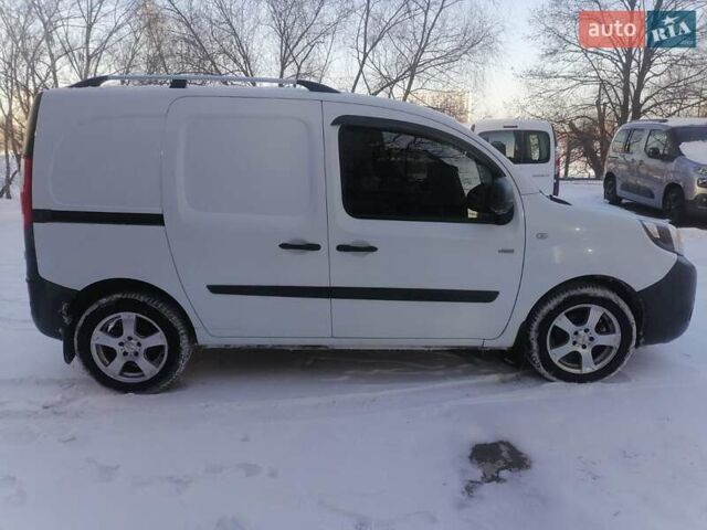 Белый Рено Кенгу, объемом двигателя 0 л и пробегом 76 тыс. км за 9900 $, фото 13 на Automoto.ua