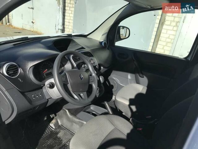 Белый Рено Кенгу, объемом двигателя 1.46 л и пробегом 148 тыс. км за 8949 $, фото 4 на Automoto.ua