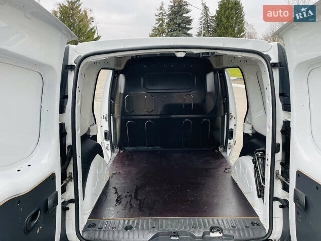 Белый Рено Кенгу, объемом двигателя 1.46 л и пробегом 237 тыс. км за 8900 $, фото 35 на Automoto.ua