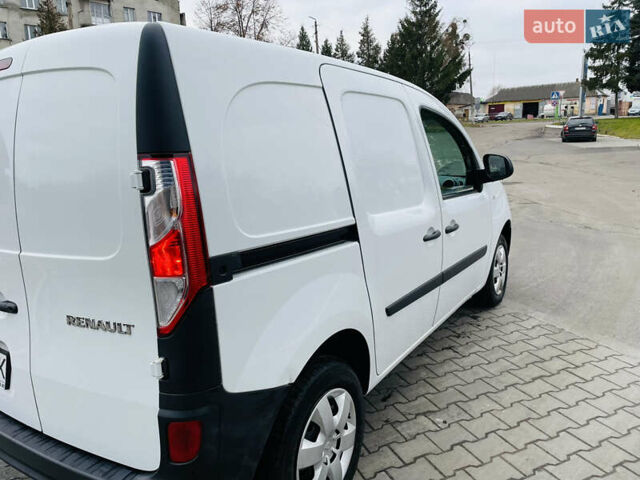 Белый Рено Кенгу, объемом двигателя 1.46 л и пробегом 237 тыс. км за 8900 $, фото 20 на Automoto.ua