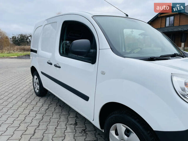 Белый Рено Кенгу, объемом двигателя 1.46 л и пробегом 237 тыс. км за 8900 $, фото 12 на Automoto.ua