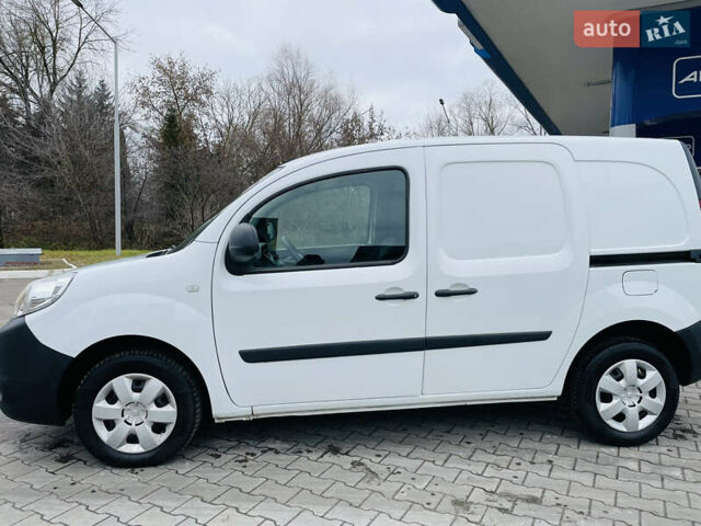 Белый Рено Кенгу, объемом двигателя 1.46 л и пробегом 237 тыс. км за 8900 $, фото 4 на Automoto.ua