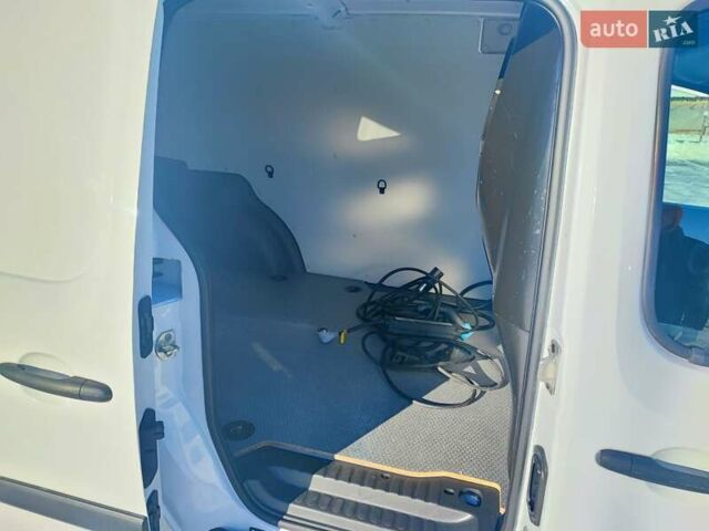 Белый Рено Кенгу, объемом двигателя 0 л и пробегом 50 тыс. км за 11500 $, фото 13 на Automoto.ua