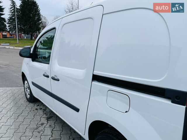 Белый Рено Кенгу, объемом двигателя 1.46 л и пробегом 237 тыс. км за 8900 $, фото 18 на Automoto.ua