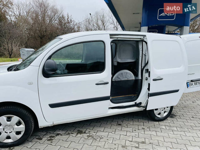 Белый Рено Кенгу, объемом двигателя 1.46 л и пробегом 237 тыс. км за 8900 $, фото 27 на Automoto.ua