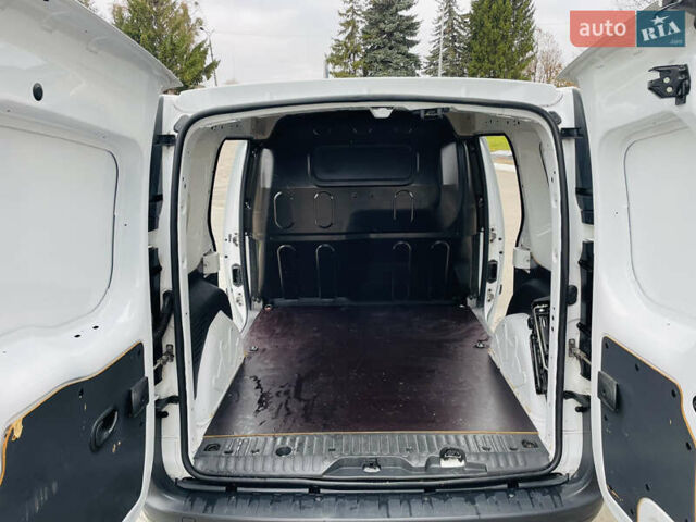 Белый Рено Кенгу, объемом двигателя 1.46 л и пробегом 237 тыс. км за 8900 $, фото 36 на Automoto.ua