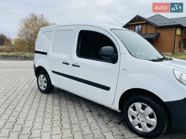Белый Рено Кенгу, объемом двигателя 1.46 л и пробегом 237 тыс. км за 8900 $, фото 15 на Automoto.ua