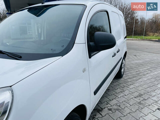 Белый Рено Кенгу, объемом двигателя 1.46 л и пробегом 237 тыс. км за 8900 $, фото 24 на Automoto.ua