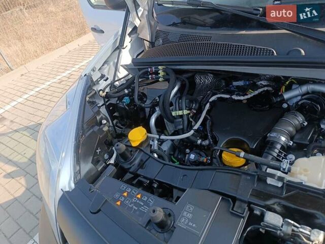 Белый Рено Кенгу, объемом двигателя 0 л и пробегом 140 тыс. км за 9999 $, фото 49 на Automoto.ua