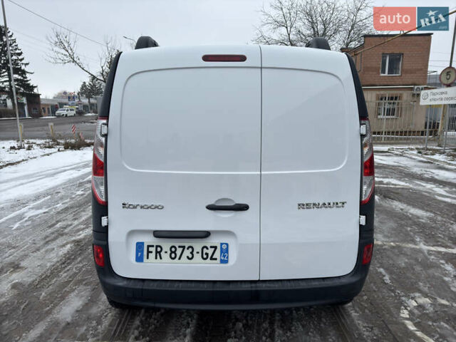 Белый Рено Кенгу, объемом двигателя 1.5 л и пробегом 165 тыс. км за 10999 $, фото 3 на Automoto.ua