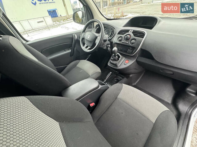Белый Рено Кенгу, объемом двигателя 1.5 л и пробегом 165 тыс. км за 10999 $, фото 15 на Automoto.ua