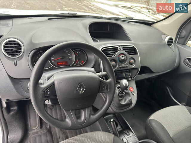 Белый Рено Кенгу, объемом двигателя 1.5 л и пробегом 165 тыс. км за 10999 $, фото 22 на Automoto.ua