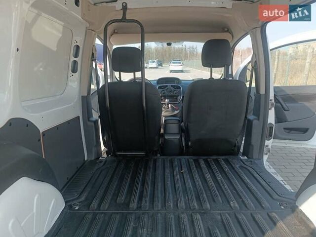 Белый Рено Кенгу, объемом двигателя 0 л и пробегом 140 тыс. км за 9999 $, фото 45 на Automoto.ua