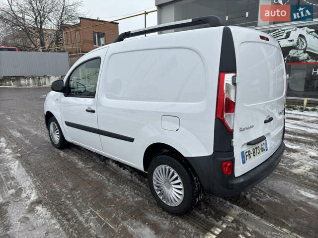 Белый Рено Кенгу, объемом двигателя 1.5 л и пробегом 165 тыс. км за 10999 $, фото 4 на Automoto.ua