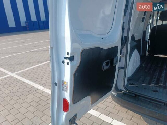 Белый Рено Кенгу, объемом двигателя 0 л и пробегом 140 тыс. км за 9999 $, фото 41 на Automoto.ua