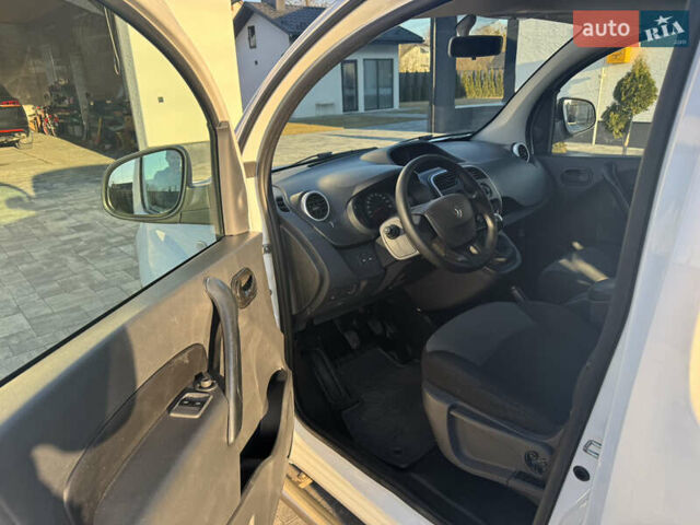 Белый Рено Кенгу, объемом двигателя 1.5 л и пробегом 176 тыс. км за 10300 $, фото 26 на Automoto.ua