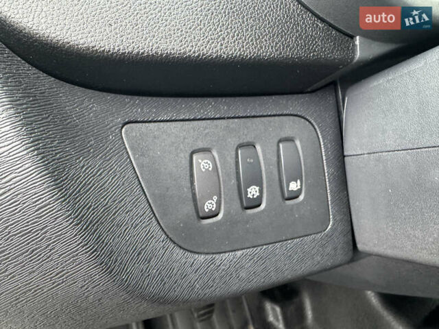 Белый Рено Кенгу, объемом двигателя 1.5 л и пробегом 165 тыс. км за 10999 $, фото 19 на Automoto.ua
