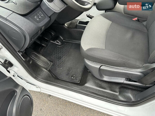 Белый Рено Кенгу, объемом двигателя 1.5 л и пробегом 119 тыс. км за 11900 $, фото 12 на Automoto.ua