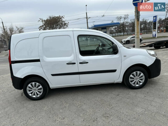 Белый Рено Кенгу, объемом двигателя 1.5 л и пробегом 119 тыс. км за 11900 $, фото 78 на Automoto.ua
