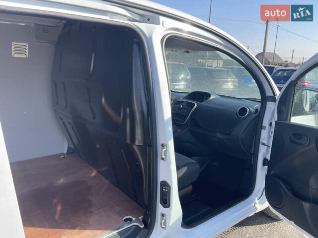 Белый Рено Кенгу, объемом двигателя 1.5 л и пробегом 144 тыс. км за 13900 $, фото 35 на Automoto.ua