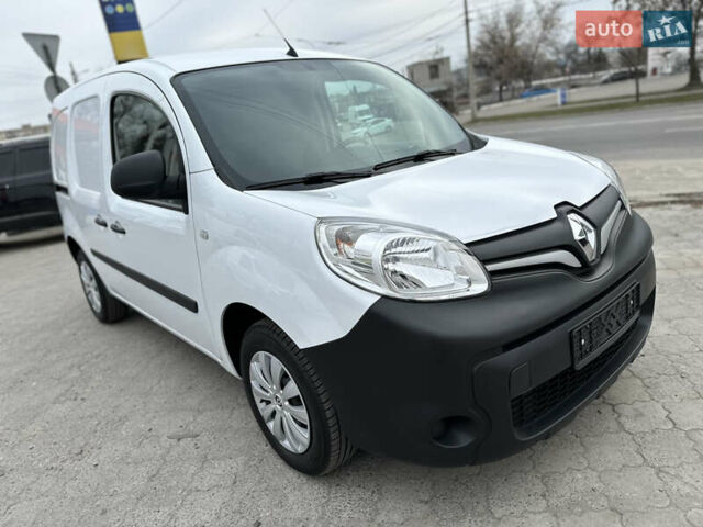 Белый Рено Кенгу, объемом двигателя 1.5 л и пробегом 119 тыс. км за 11900 $, фото 28 на Automoto.ua