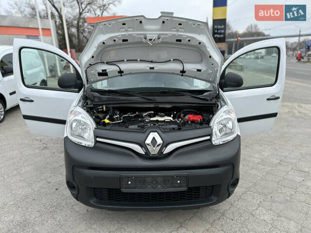 Белый Рено Кенгу, объемом двигателя 1.5 л и пробегом 119 тыс. км за 11900 $, фото 53 на Automoto.ua