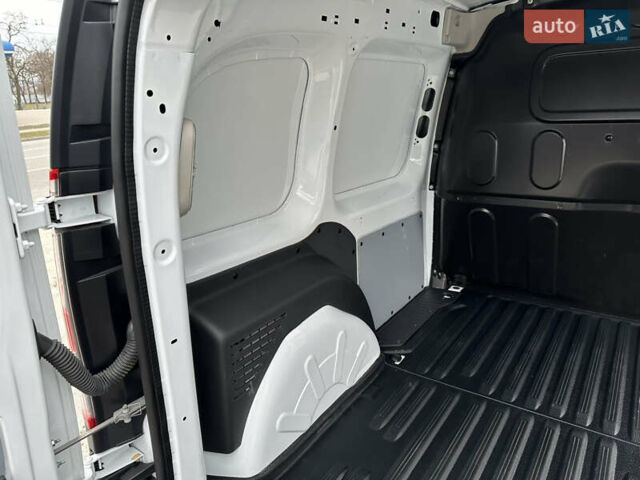 Белый Рено Кенгу, объемом двигателя 1.5 л и пробегом 119 тыс. км за 11900 $, фото 49 на Automoto.ua