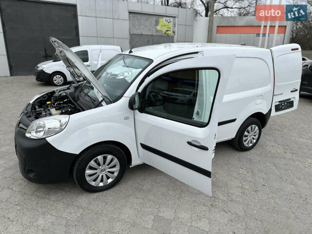 Белый Рено Кенгу, объемом двигателя 1.5 л и пробегом 119 тыс. км за 11900 $, фото 68 на Automoto.ua