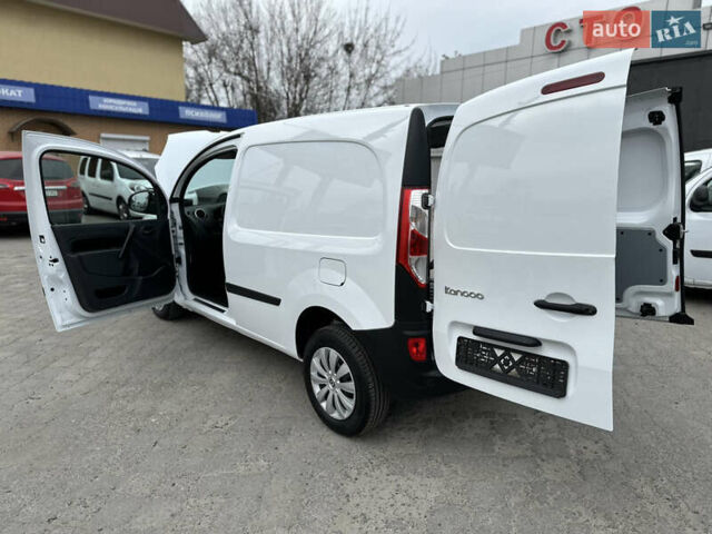Белый Рено Кенгу, объемом двигателя 1.5 л и пробегом 119 тыс. км за 11900 $, фото 64 на Automoto.ua