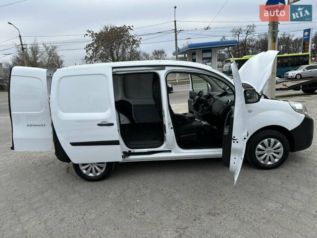 Белый Рено Кенгу, объемом двигателя 1.5 л и пробегом 119 тыс. км за 11900 $, фото 58 на Automoto.ua