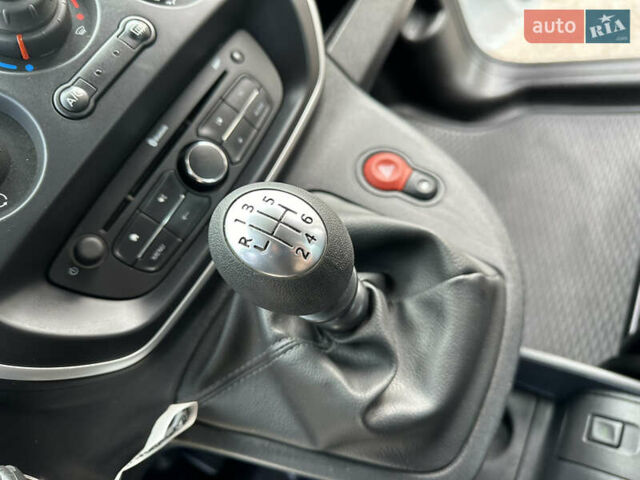 Белый Рено Кенгу, объемом двигателя 1.5 л и пробегом 119 тыс. км за 11900 $, фото 3 на Automoto.ua