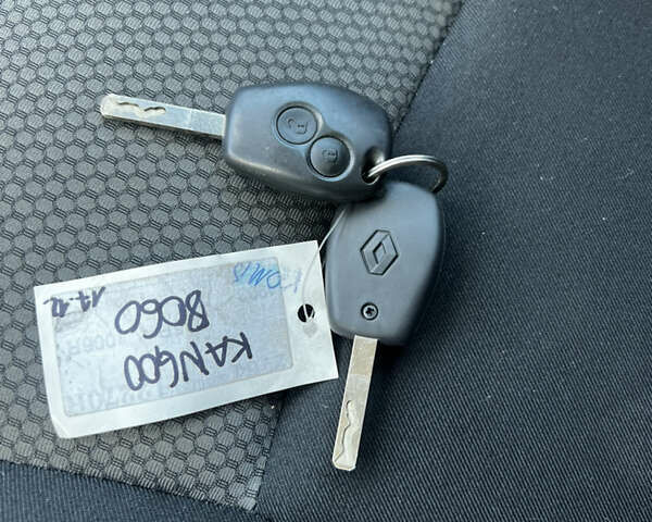 Белый Рено Кенгу, объемом двигателя 0 л и пробегом 153 тыс. км за 11700 $, фото 22 на Automoto.ua