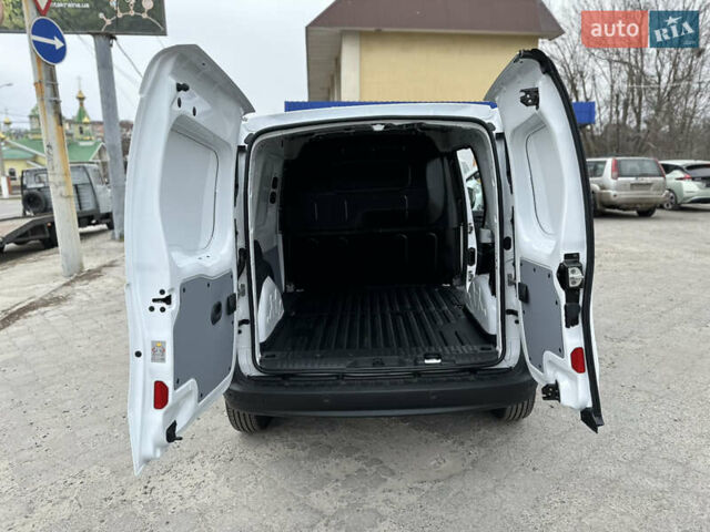 Белый Рено Кенгу, объемом двигателя 1.5 л и пробегом 119 тыс. км за 11900 $, фото 62 на Automoto.ua