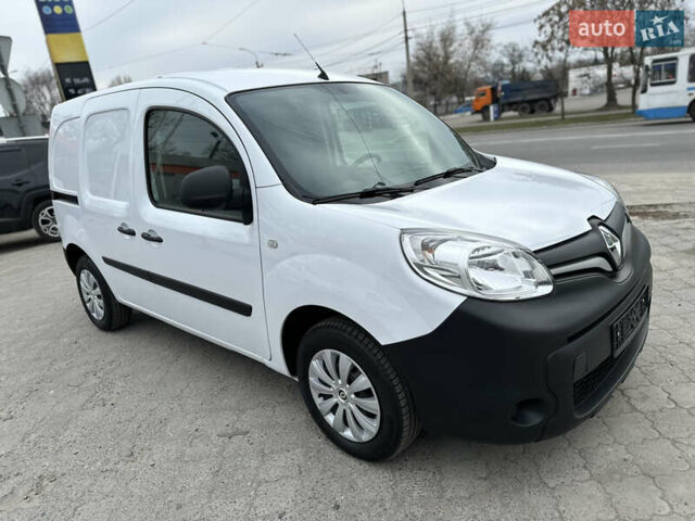 Белый Рено Кенгу, объемом двигателя 1.5 л и пробегом 119 тыс. км за 11900 $, фото 75 на Automoto.ua