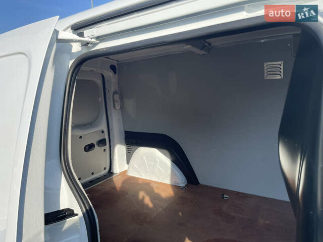 Белый Рено Кенгу, объемом двигателя 1.5 л и пробегом 144 тыс. км за 13900 $, фото 56 на Automoto.ua