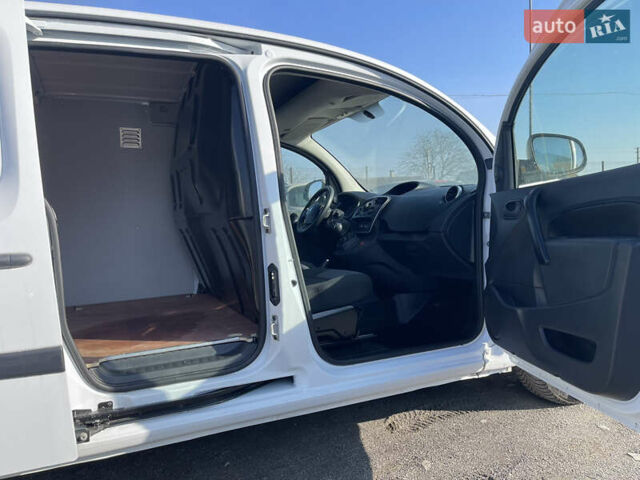 Белый Рено Кенгу, объемом двигателя 1.5 л и пробегом 144 тыс. км за 13900 $, фото 32 на Automoto.ua