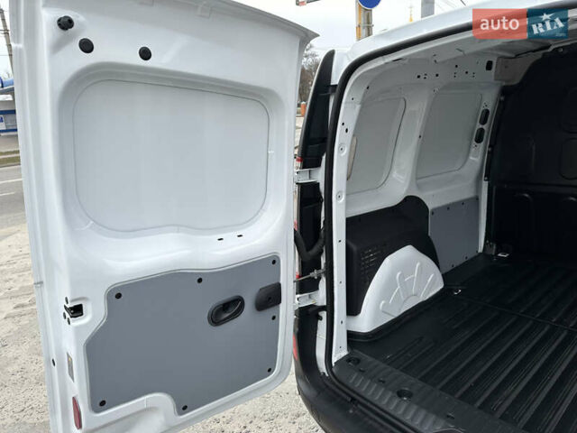 Белый Рено Кенгу, объемом двигателя 1.5 л и пробегом 119 тыс. км за 11900 $, фото 48 на Automoto.ua