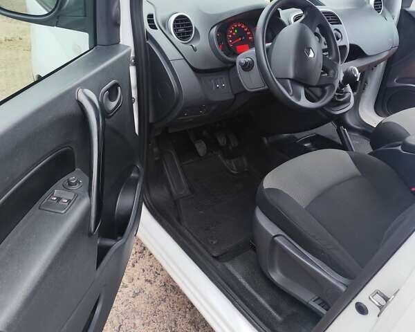 Белый Рено Кенгу, объемом двигателя 1.5 л и пробегом 168 тыс. км за 11900 $, фото 7 на Automoto.ua