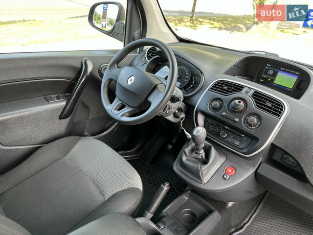 Белый Рено Кенгу, объемом двигателя 1.5 л и пробегом 119 тыс. км за 11900 $, фото 16 на Automoto.ua