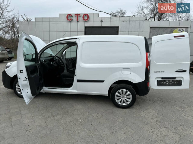 Белый Рено Кенгу, объемом двигателя 1.5 л и пробегом 119 тыс. км за 11900 $, фото 66 на Automoto.ua