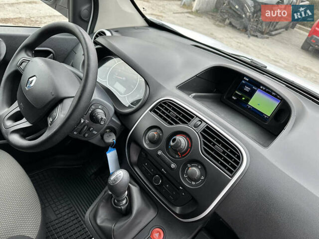 Белый Рено Кенгу, объемом двигателя 1.5 л и пробегом 119 тыс. км за 11900 $, фото 37 на Automoto.ua
