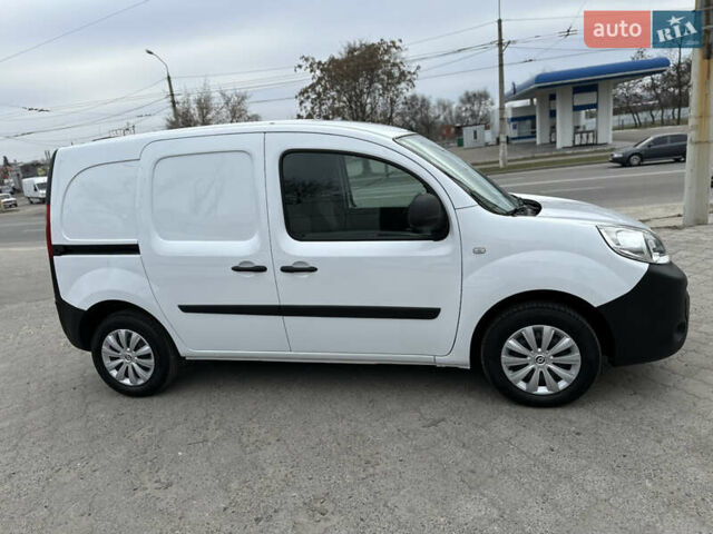 Белый Рено Кенгу, объемом двигателя 1.5 л и пробегом 119 тыс. км за 11900 $, фото 77 на Automoto.ua