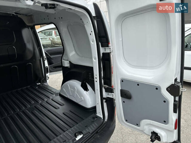 Белый Рено Кенгу, объемом двигателя 1.5 л и пробегом 119 тыс. км за 11900 $, фото 50 на Automoto.ua